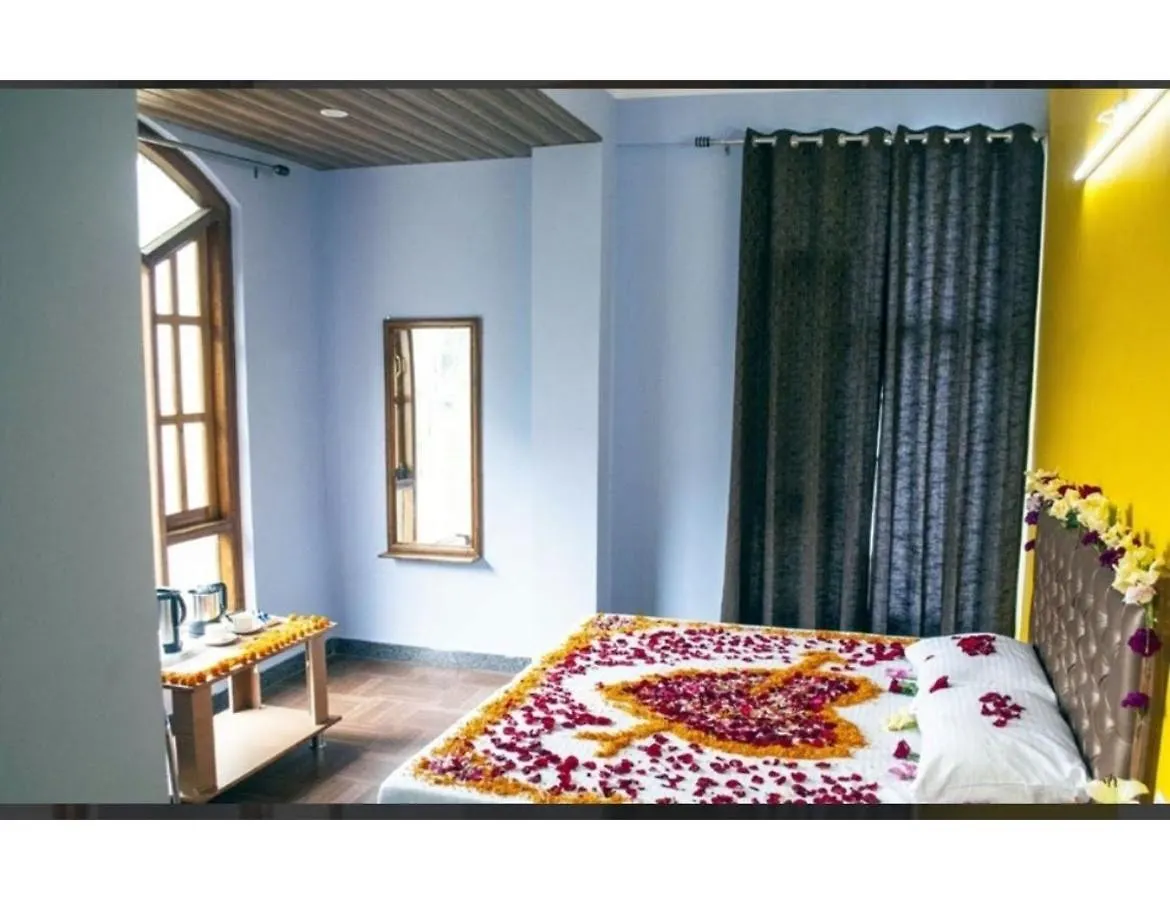 Divine Hills Shimla 3*,